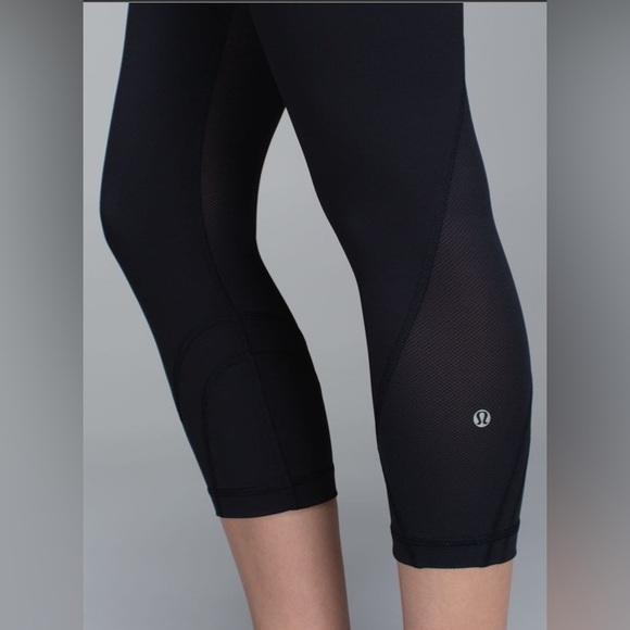 Lululemon Run: Inspire Crop II *Block-It Pocket in Black / Black - Picture 2 of 10